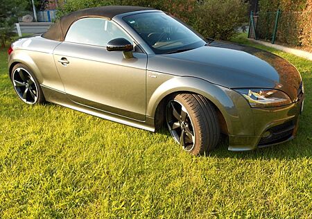 Audi TT Roadster 2.0 TFSI S tronic quattro -