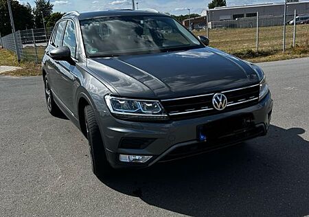 VW Tiguan Volkswagen 2.0 TDI SCR DSG BMT 4MOTION Highline ...