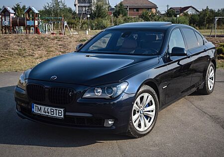 BMW 750i F01 V8 Biturbo Vollausstattung Top Zustand