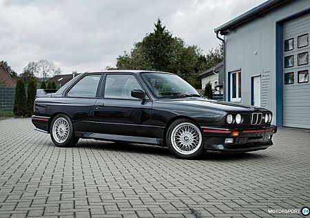 BMW M3 E30 Diamantschwarz * Überkaro