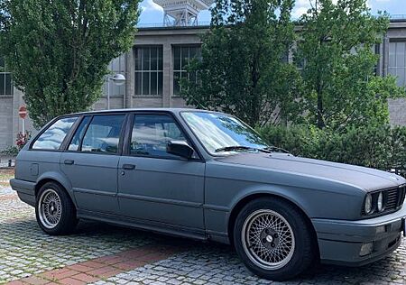 BMW 325i E30 Touring Sportfahrwerk Shadow-Line