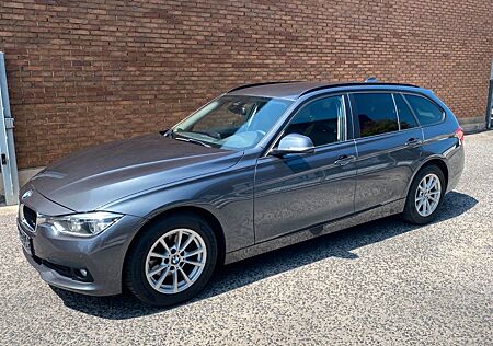 BMW 320D Touring Navi Business*LED*PDC*StzHzg*LCI
