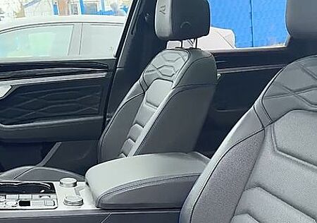 VW Touareg Volkswagen 3.0 V6 eHybrid 4MOTION R-Line/AHK/PANO