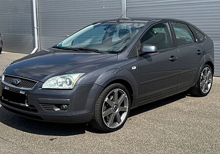 Ford Focus 2,0 KLIMAAUT/TEMPO/TÜV NEU