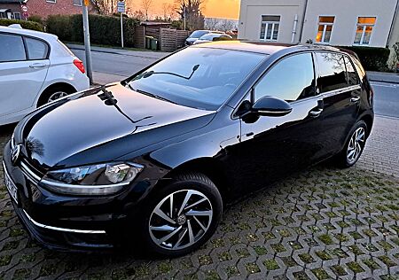 VW Golf Volkswagen 1.0 TSI 63kW Sound Sound