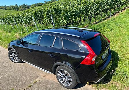 Volvo V60 CC V60 Cross Country D4 AWD Geartronic Momentum...