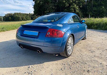 Audi TT Coupe 1.8T quattro 165 kW -