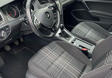 VW Golf Volkswagen 1.2 TSI 63kW BMT Trendline Trendline