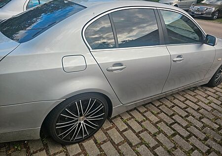 BMW 523i A -