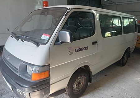 Toyota Hiace Benzin