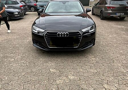 Audi A4 40 TDI S tronic S line S line