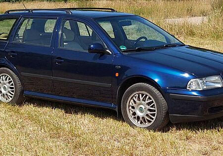 Skoda Octavia 1.8 Turbo Laurin & Klement (Automati...