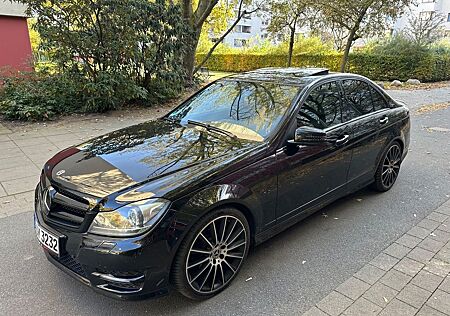 Mercedes-Benz C 250 W204 AMG Paket*Xenon*Schiebedach