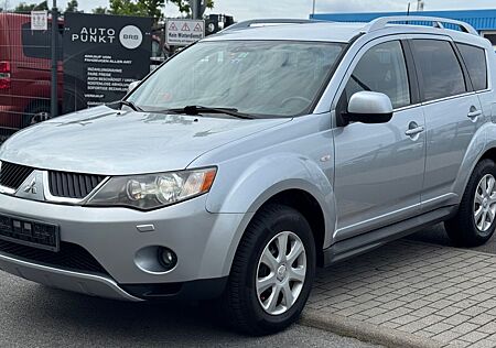 Mitsubishi Outlander 2.4 MIVEC 1.Hand 4WD 7Sitzer LPG Gas