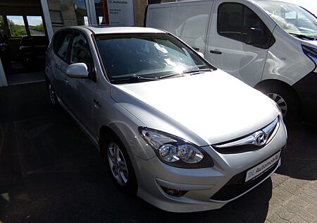 Hyundai i30 1.4 blue drive ,Teilleder GSD , AHK , Klima
