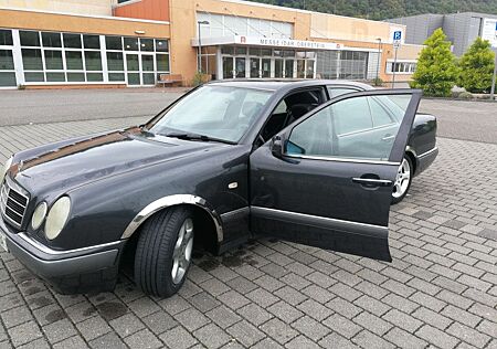Mercedes-Benz 320