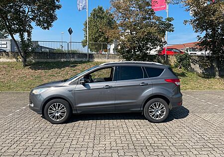 Ford Kuga Titanium/1. Hand/Pano/AHK/Kamera/SHZ/Navi/