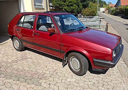 VW Golf Volkswagen 2, Rentner und Liebhaberfahrzeug.