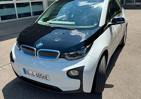 BMW i3 (94 Ah) - 1.Hand, Wärmepumpe, 8-fach bereift