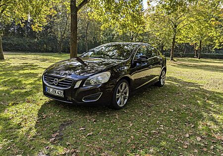 Volvo S60 T6 AWD Geartronic Summum