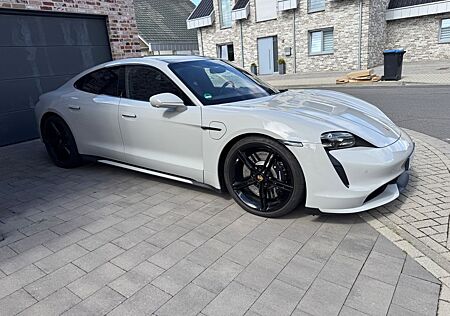 Porsche Taycan Turbo