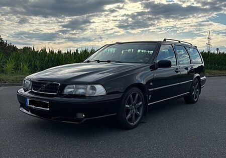 Volvo V70 R Automatik - Scheckheft gepflegt bei