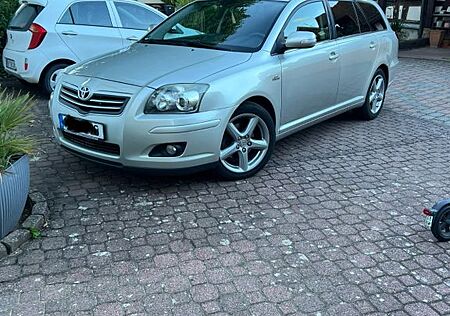 Toyota Avensis Combi Executive 2,2-l 4D-CAT Executive