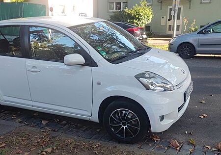 Daihatsu Sirion 1.0 -