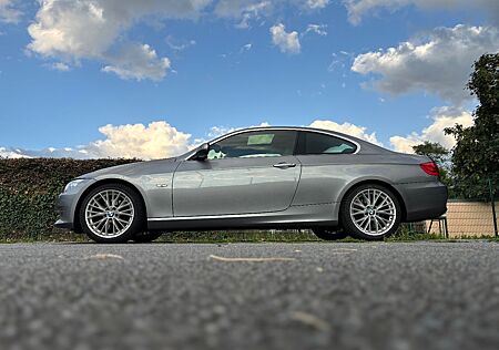 BMW 325d Coupé e92 81000km Original / Inspektion neu