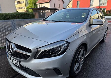 Mercedes-Benz A 180 - Graues Leder, Top gepflegt