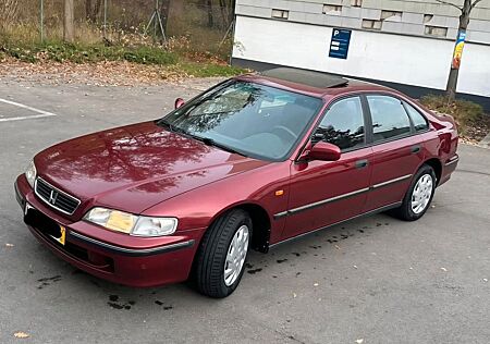 Honda Accord 1.8 benz Neu TÜV nur 135000 km TOP !!!