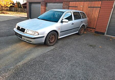 Skoda Octavia Combi 1.8 20V SLX SLX