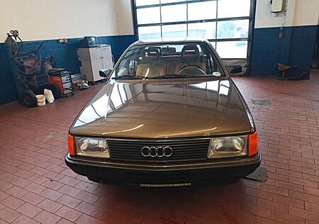 Audi 100