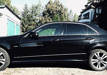 Mercedes-Benz E 220 CDI BlueEFFICIENCY ELEGANCE ELEGANCE