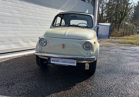 Fiat 500 mit ROMA Kennzeichen