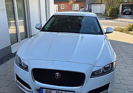 Jaguar XF 20d 180PS Prestige Automatik Prestige