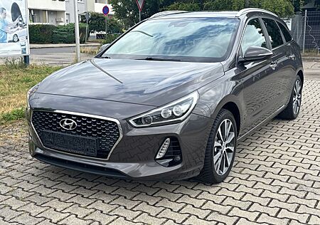 Hyundai i30 1.4 Kombi*Klimaautom.*Navi*1.HD*TÜV neu