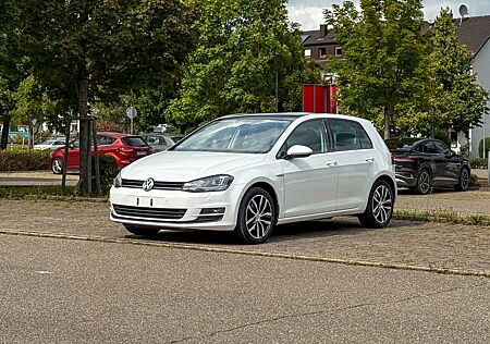 VW Golf Volkswagen VII 1.4 TSI Cup PANO/LenkrHzg/8-fach/Navi