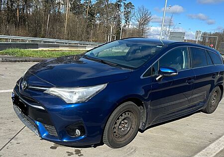 Toyota Avensis 1,6-l-D-4D Executive Touring Sports