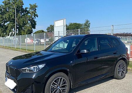 BMW iX1 xDrive30 - M Paket