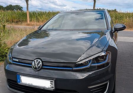 VW Golf Volkswagen E-*Wärmepumpe*Dynaudio*Keyless*CCS*TOP