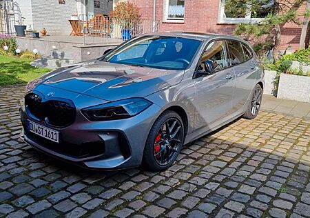 BMW M135i xDrive Color, Pano, AdapFahrw,LED