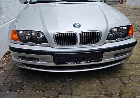 BMW 323i E46 Rentnerfahrzeug aus 1 Hand Top Zustand