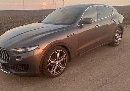 Maserati Levante GranLusso S Q4*Vollleder*Kamera*4x4*