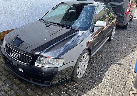 Audi S3 1.8T quattro -