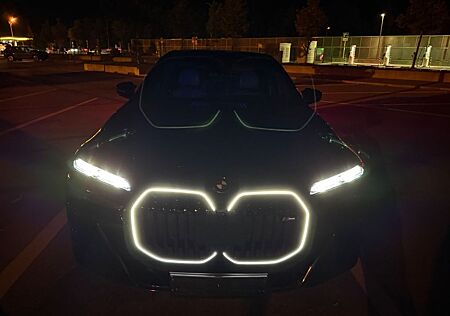 BMW M760 e xDrive*PANO SKY LOUNGE*BOWERS&WILKINS
