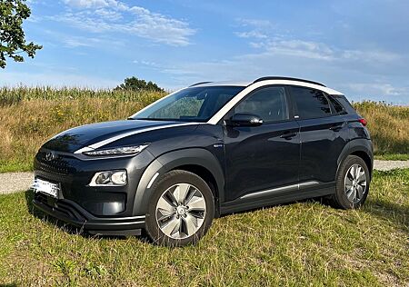 Hyundai Kona Elektro 64 kw Akku, 8-fach Bereifung- TOP Z