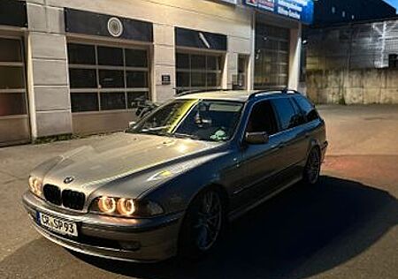 BMW 523i Touring -