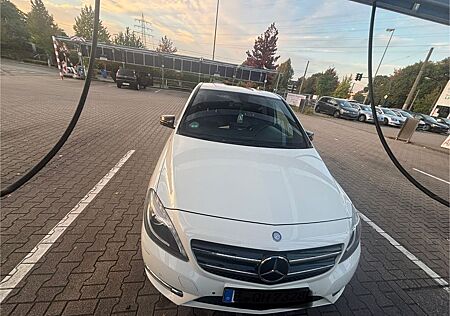 Mercedes-Benz B 220