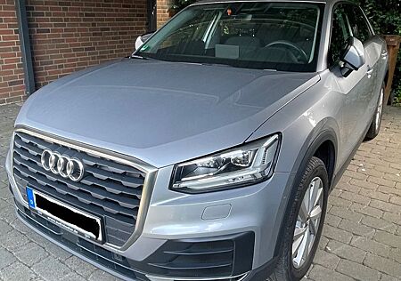 Audi Q2 35 TDI Florettsilber Metallic, EZ: 09/2020